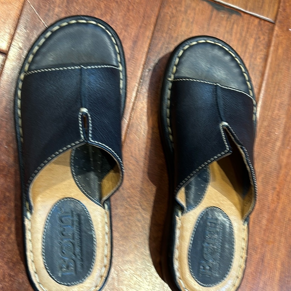 Born handcrafted footwear. Brown sandals in excellent condition, size 6